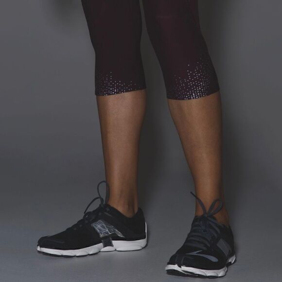 Lululemon Tight Stuff Crop in Bordeaux Drama / Raspberry - Picture 3 of 9